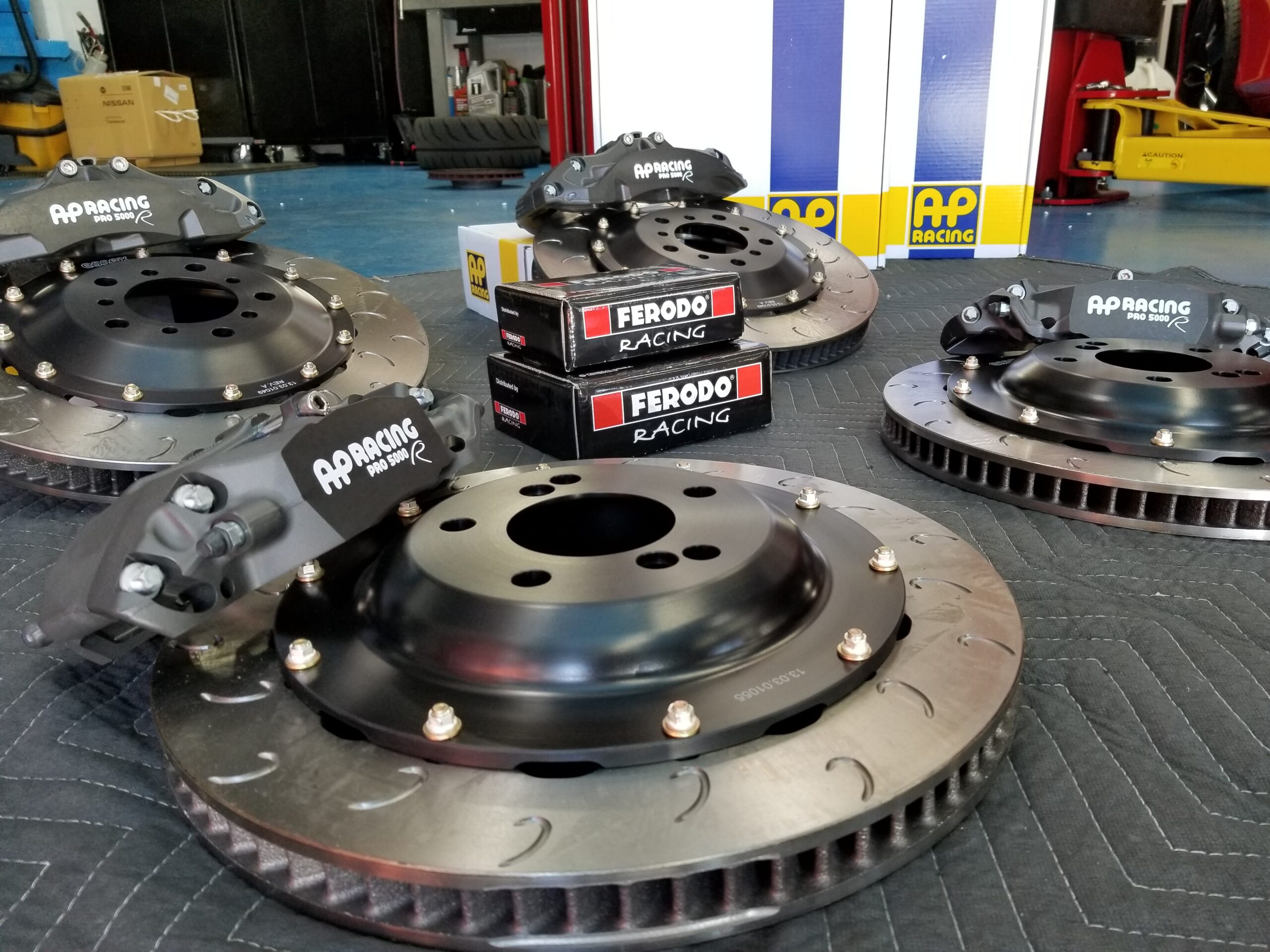 Ferodo brakes pads rotors AP Racing calipers